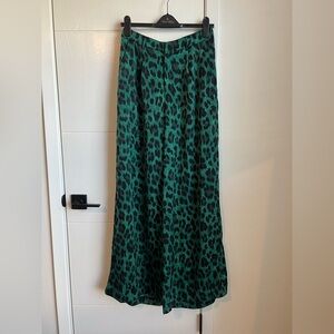 Elegant Green Leopard Print satiny wide leg pants